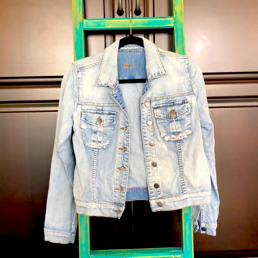 Kut from the Kloth medium girls denim jacket with light blue vintage wash